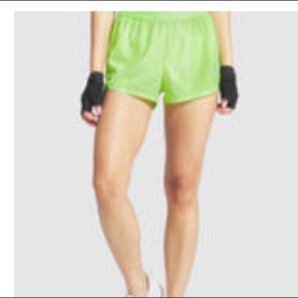 Gymshark Loose Fit shorts in green size small - Picture 3 of 3